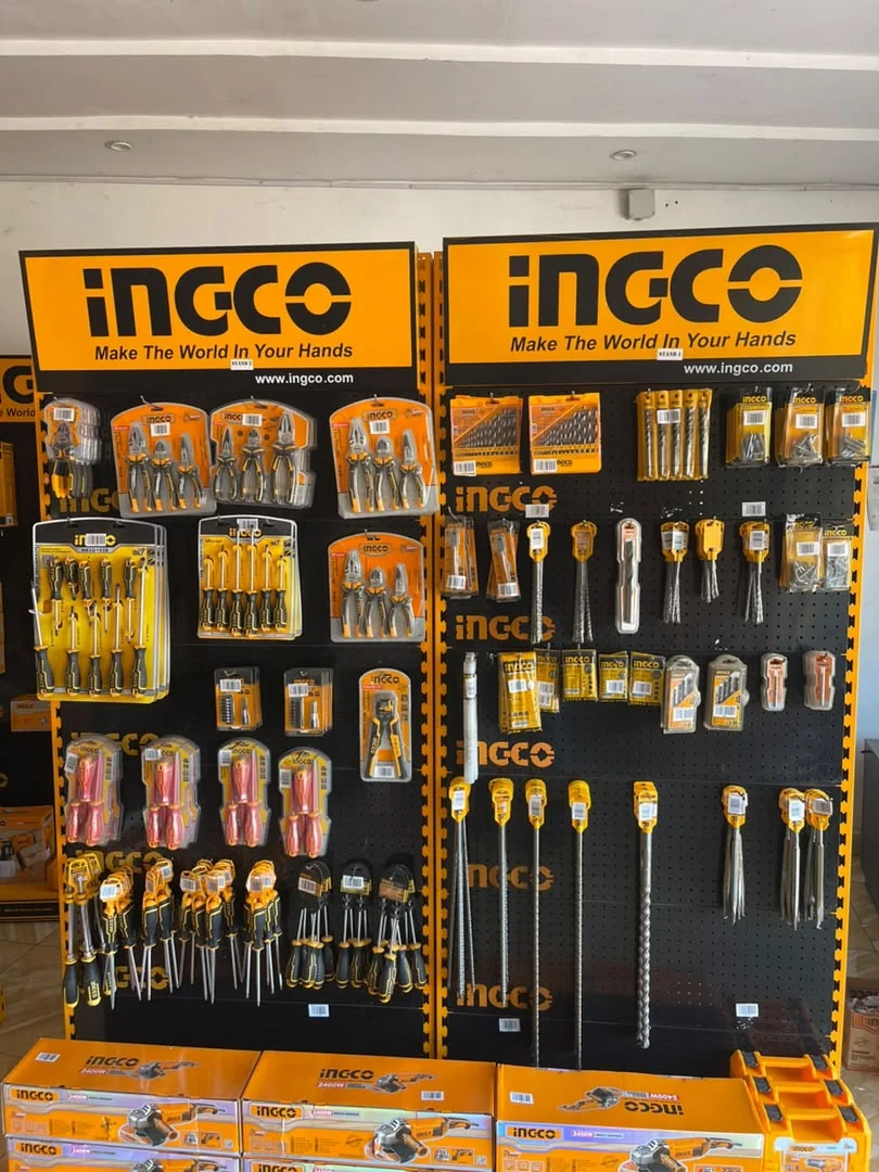 Présentoir d’outillage manuel INGCO en magasin