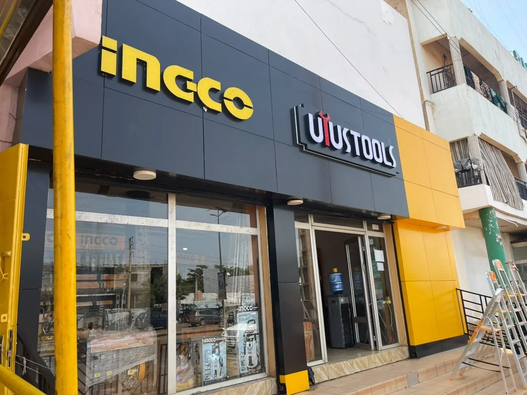 Façade du point de vente d’outillage professionnel à Bamako