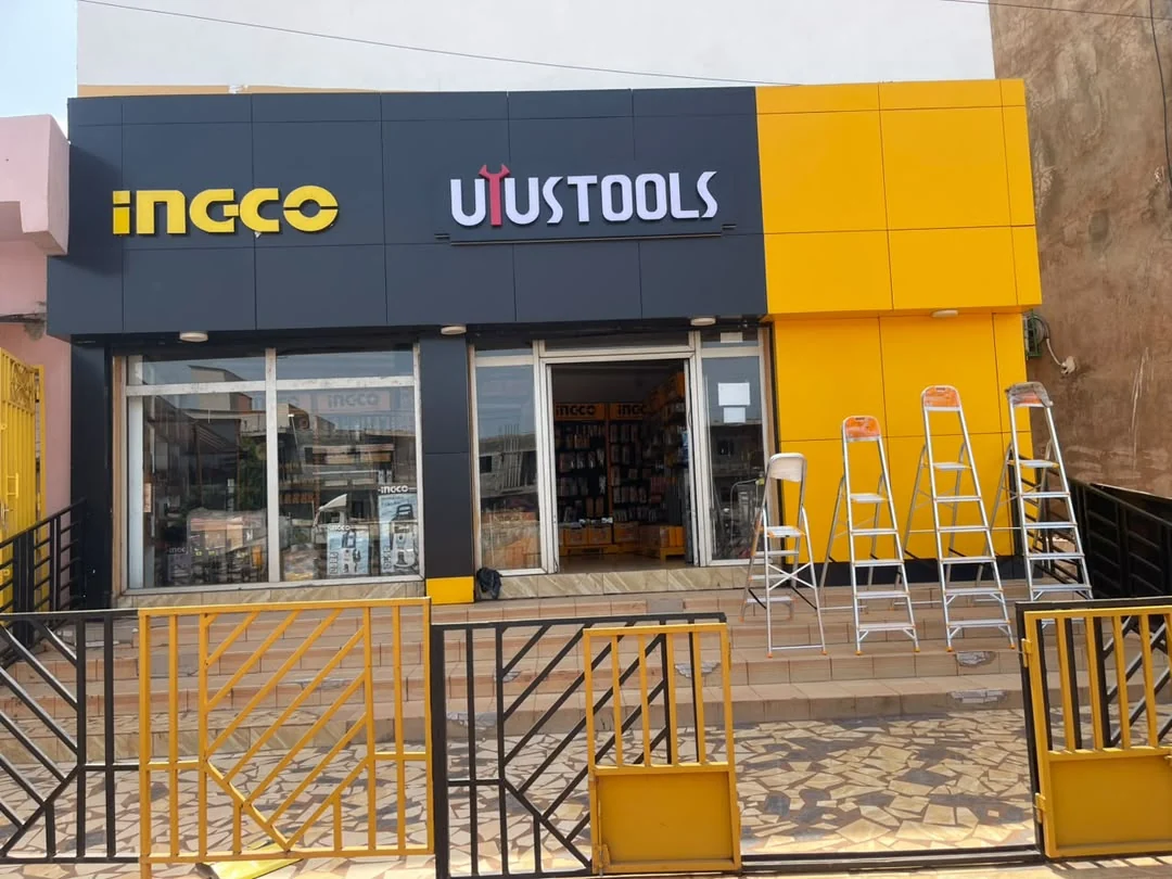 Façade du magasin d’outillage et d’équipements professionnels
